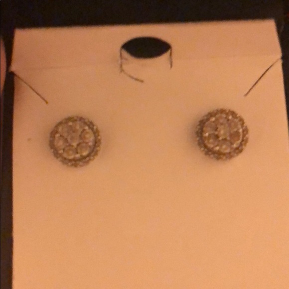 Cluster diamond earring - Picture 2 of 3